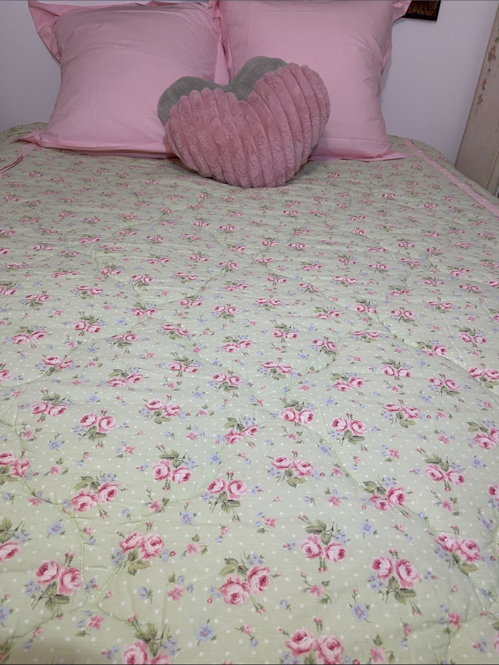 Laura Ashley, Madeline full/queen comforter, green with pink roses 🌸